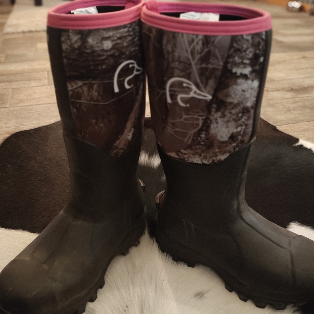 Camo Duck Boots with Pink Trim RealTree